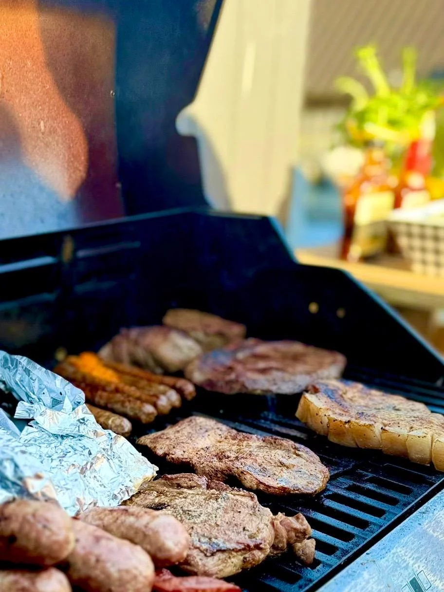 Fleisch und Gemüse auf dem Grill