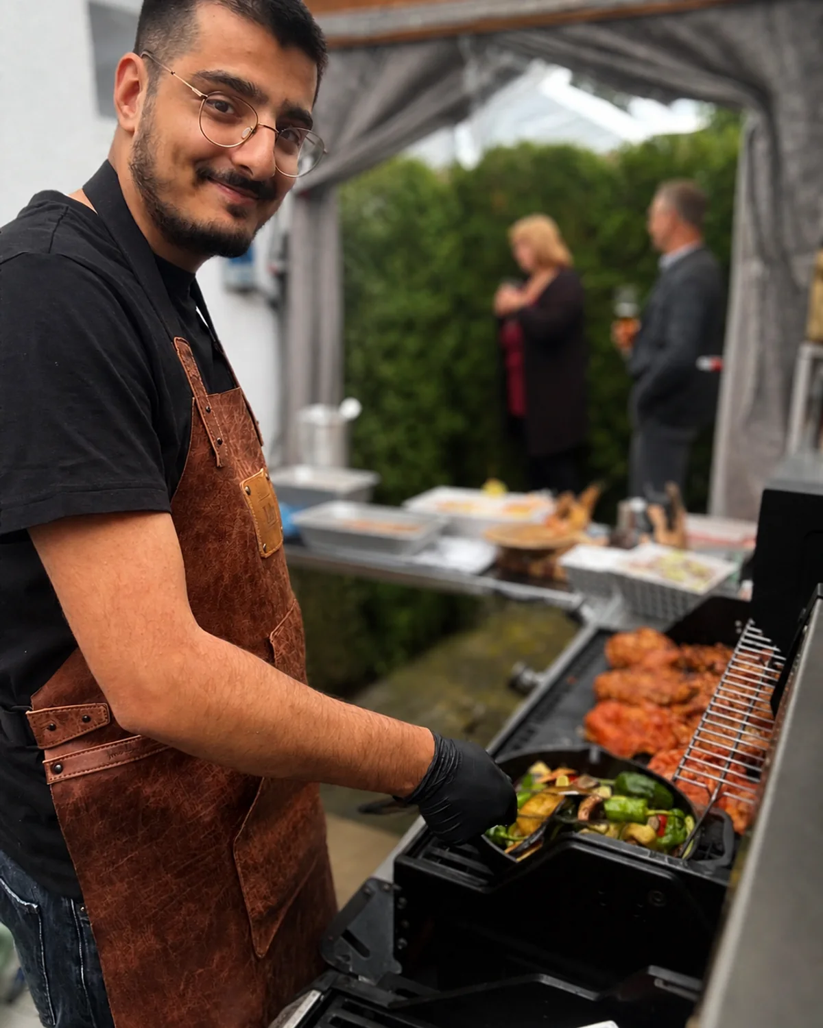 Erhan Edip beim BBQ-Catering